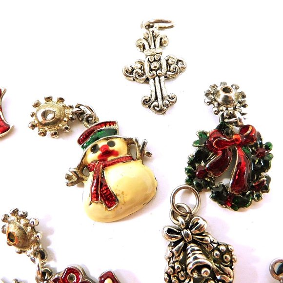 Lot of 24 Christmas & Heart Charms Enamel Silvertone Metal - Picture 3 of 5